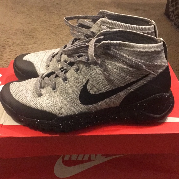 Nike Flyknit Chukka - Picture 1 of 3